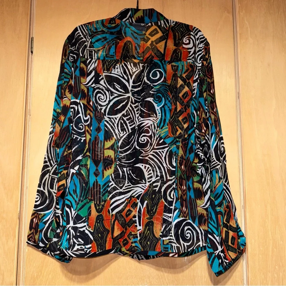 Chico’s Women’s Tailored Silk Sheer Vibrant Blouse. - Picture 3 of 3